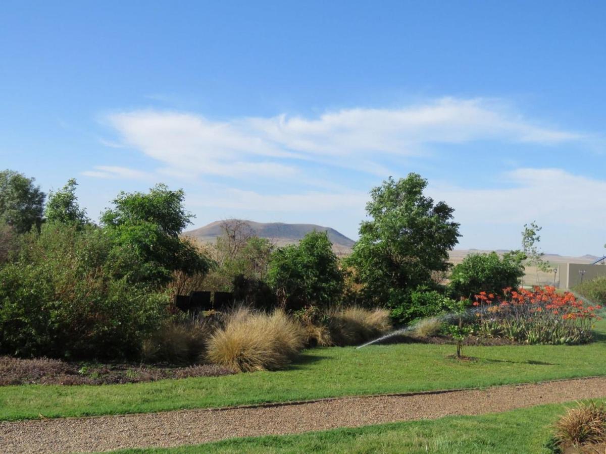 Thanda Tau Roadside Exterior photo